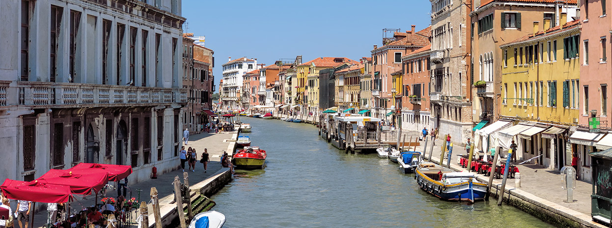 Shopping a Venezia: cosa acquistare e dove parcheggiare l'auto a noleggio nelle vicinanze